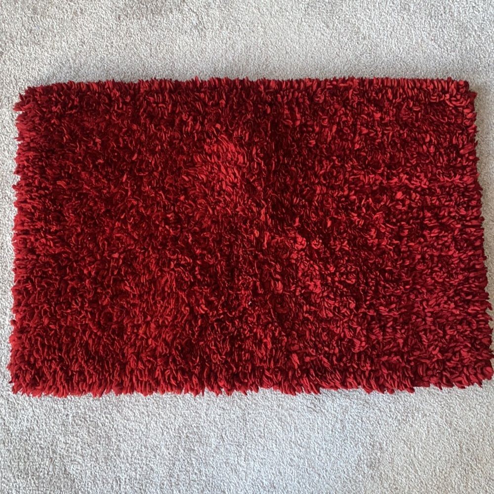 Red Tufted Bath Mat! 